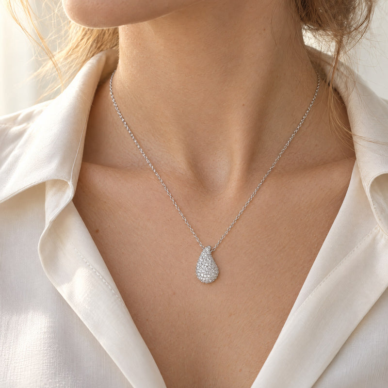 DIAMANTÉ על הדוגמנית