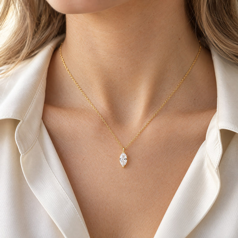 GOLDEN MARQUISE על הדוגמנית